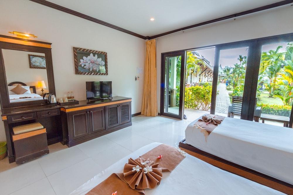 Airport Resort Phuket Nai Yang Beach Exterior foto