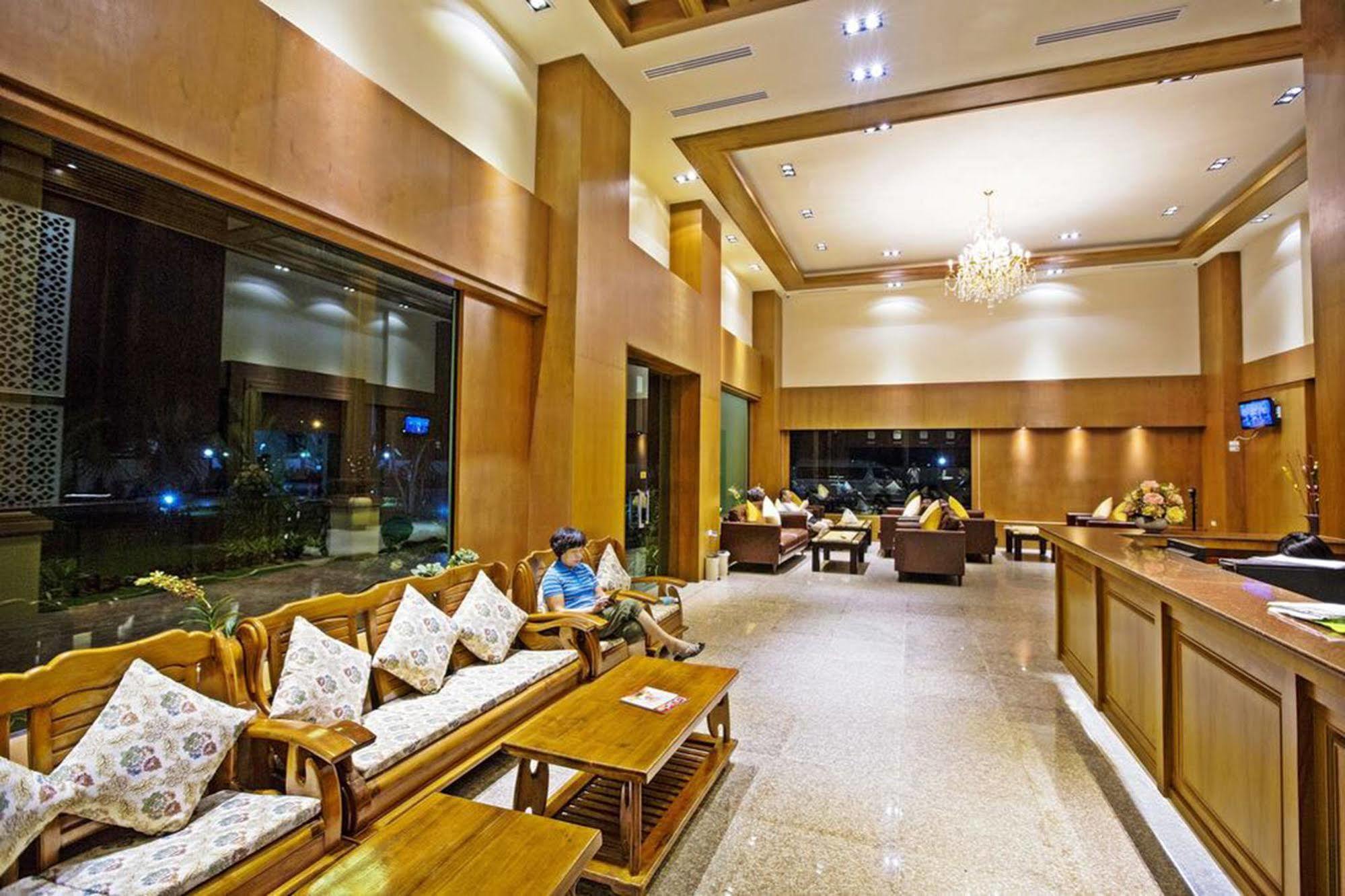 Airport Resort Phuket Nai Yang Beach Exterior foto